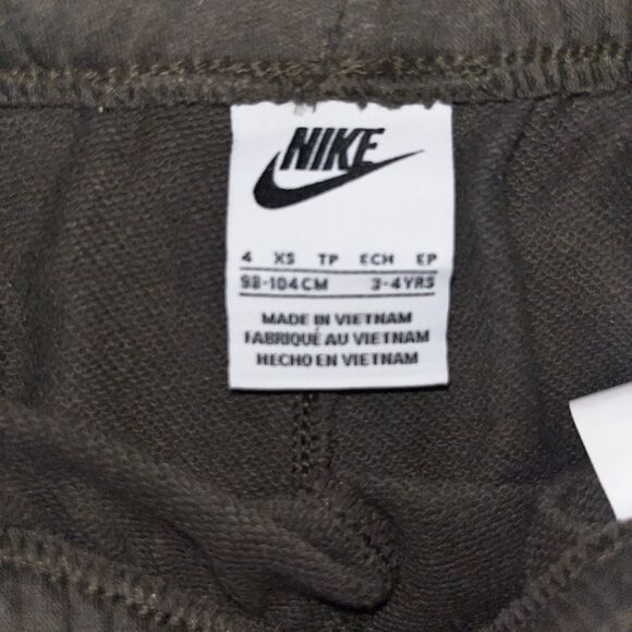 Boys NIKE 2 Piece Set Size 4 - Picture 2 of 8